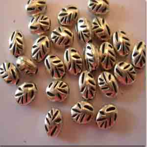 25 Vintage Metal Silver Plated Acrylic Oval Beads