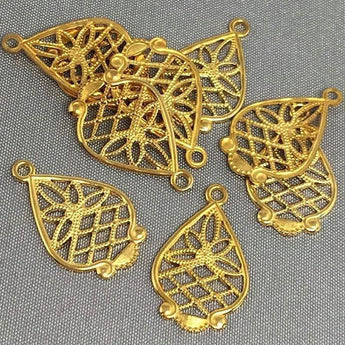 10 Vintage Brass Metal Pendants 17mm