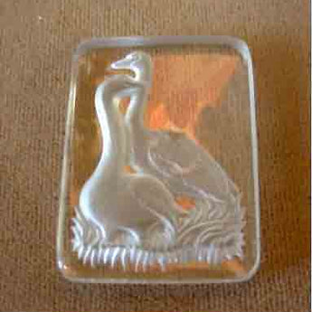 1 Vintage Two Swans Intaglio Glass Cabochon #9273