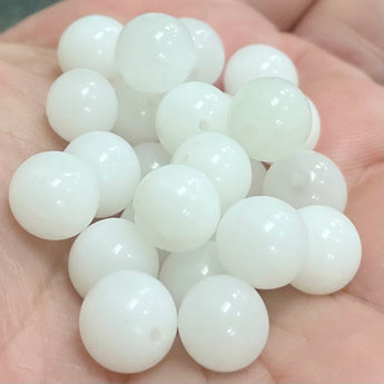 25 Vintage Opalescent White Japan Round Glass Beads