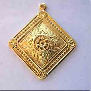 4 Solid Vintage Gold Plated Floral Diamond Metal Pendants