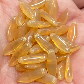 50 Creamy Light Opalescent Topaz Czech Dagger Glass Beads