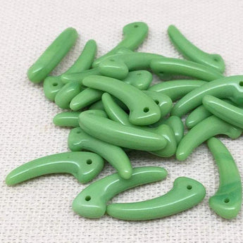 25 Vintage Green Czech Glass Dagger Beads