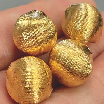 4 Vintage Etched Brass Metal Round Beads