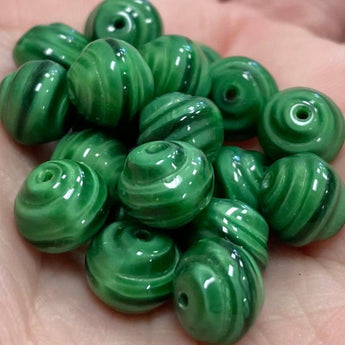 20 Vintage Green Spiral Round Glass Beads #8297