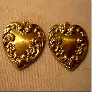 4 Vintage Brass Floral Heart Metal Pendants #8776