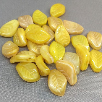 25 Creamy Yellow Czech Leaf Glass Beads 14mm